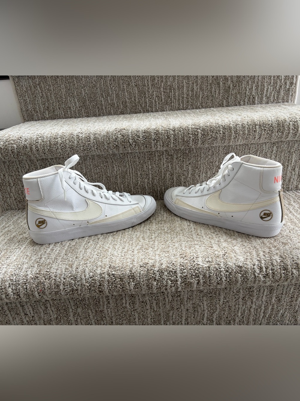Nike Women's Blazer Mid '77 Vintage 'Gold Emblem' shoes. Size 9.5. - Picture 6 of 11